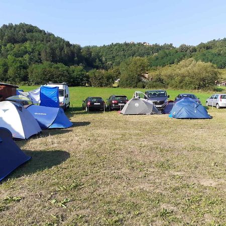 Готель Dragacevska Avlija - Camp Гуча Екстер'єр фото