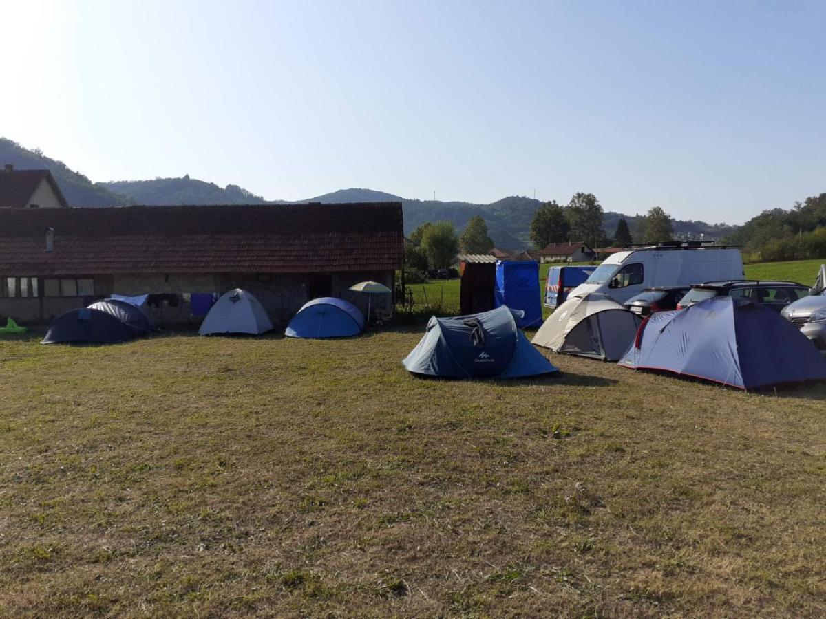 Готель Dragacevska Avlija - Camp Гуча Екстер'єр фото